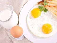 牛奶和鸡蛋可以同时吃吗(牛奶和鸡蛋能一起吃吗)