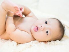 婴儿拉肚子发烧(宝宝发烧拉肚子怎么处理？)