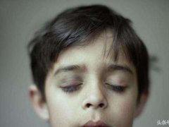 小孩黑眼圈怎么回事(为什么有的小孩子有黑眼圈？)