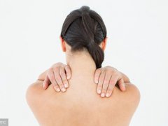 肩周炎的症状及治疗(肩周炎的症状及治疗有哪些？)