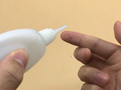 502粘住手怎么办(手指被502胶水粘住怎么办？)