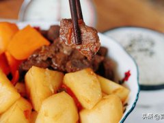 红烧土豆牛肉呢(红烧土豆牛肉如何做的更好吃？)