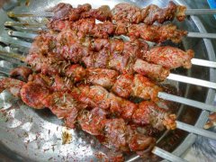 烤羊肉串的腌制方法(羊肉串怎么腌制，烤出来才好吃？)